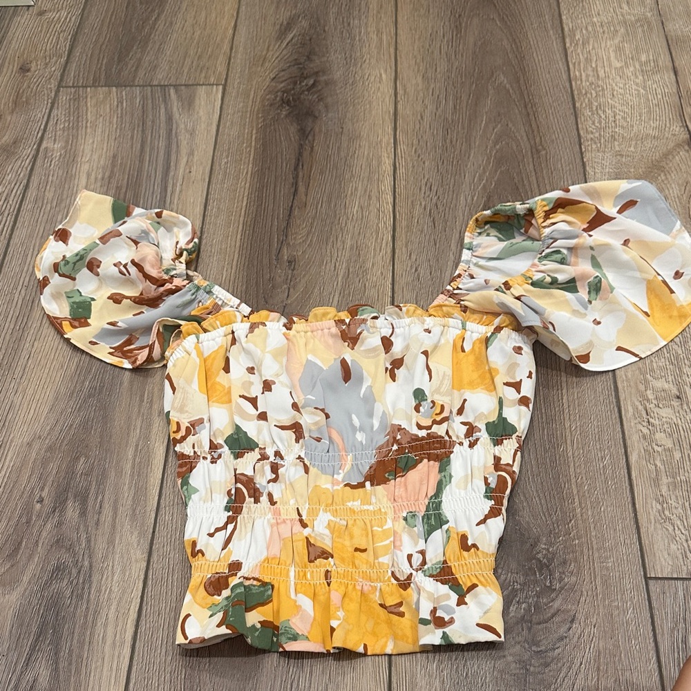 Abercrombie Floral Ruffle Sleeve Top
